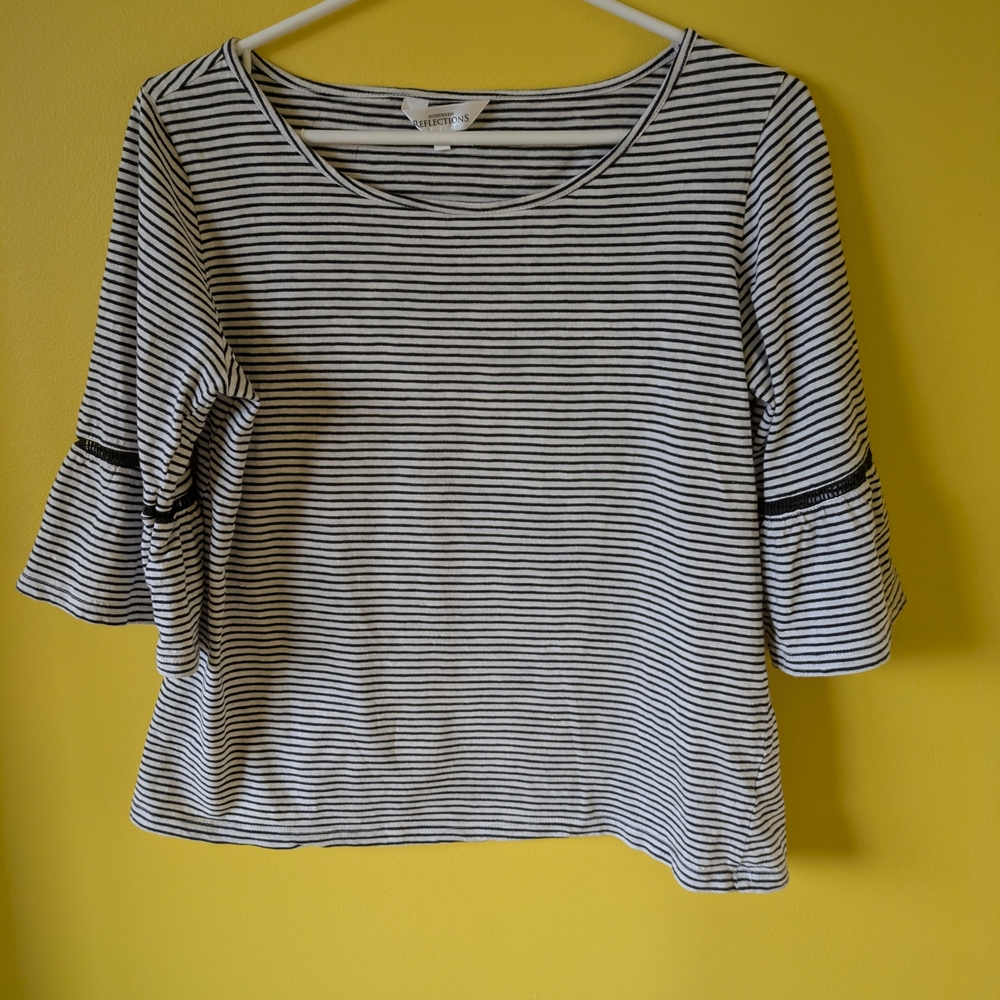 Top Striped Black & White Ruffle-Sleeve Long Sleeve Tee